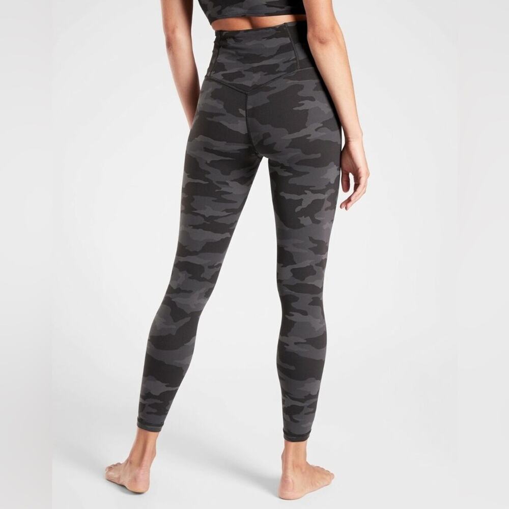 Athleta Elation Camo 7/8 Tight / Leggings Black and Grey Size Small - Picture 2 of 6